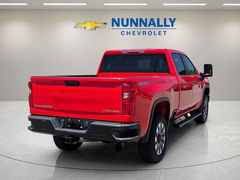 Used 2022 Chevrolet Silverado 2500 Custom w/ Custom Value Package AWD/4WD image 5