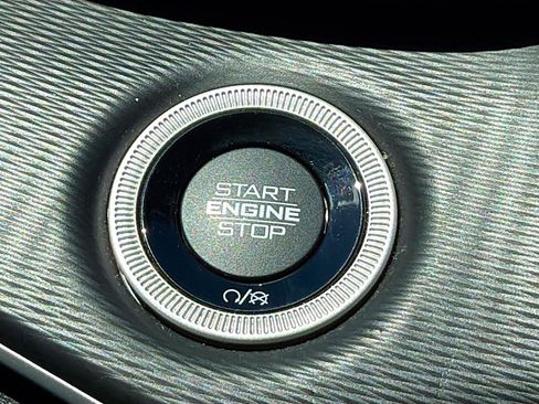 Used 2023 Jeep Grand Cherokee Laredo AWD/4WD image 35