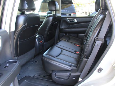 Used 2017 Nissan Pathfinder Platinum image 27