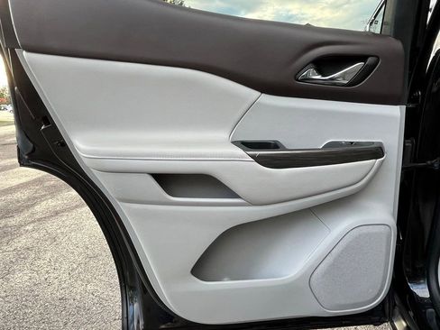 Certified 2023 GMC Acadia SLT image 17