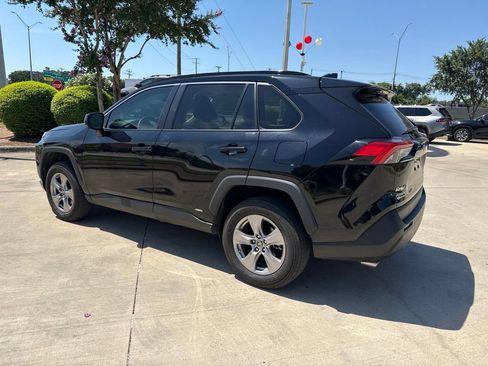 Used 2024 Toyota RAV4 LE AWD/4WD image 4