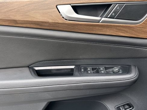 Used 2025 Volkswagen Atlas SE w/ Panoramic Sunroof Package image 10