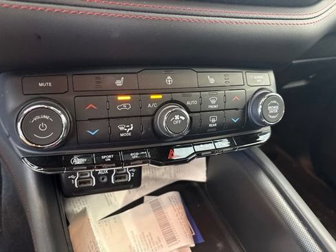 Used 2025 Dodge Durango GT AWD/4WD image 36