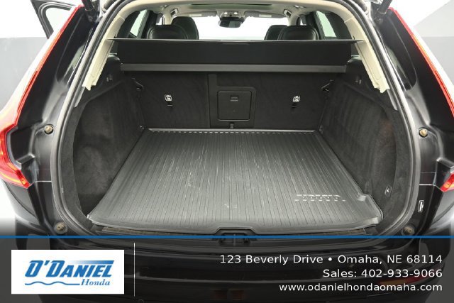 Used 2021 Volvo XC60 T5 Momentum AWD/4WD image 37