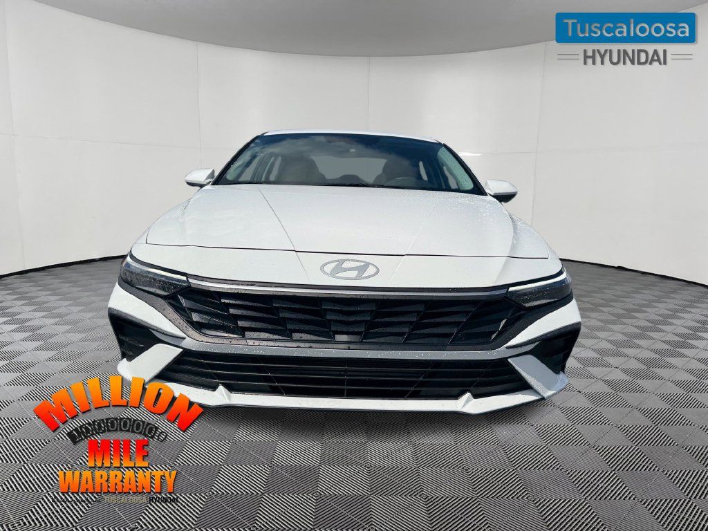 Used 2025 Hyundai Elantra SE FWD image 9