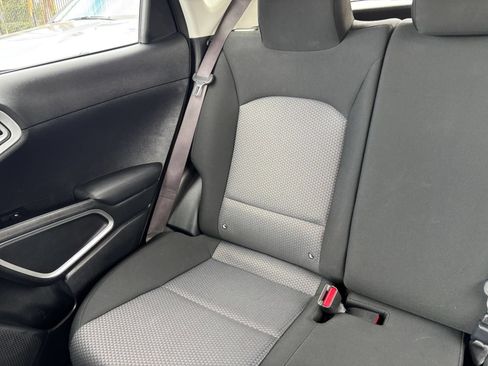 Used 2025 Kia Soul LX w/ LX Technology Package FWD image 37