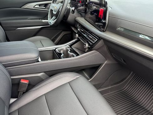 New 2026 Chevrolet Traverse LT w/ Driver Confidence Package AWD/4WD image 16