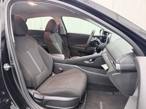 Used 2026 Hyundai Elantra SE FWD image 38