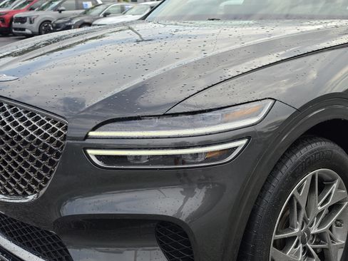 Used 2025 Genesis GV70 2.5T AWD/4WD image 13