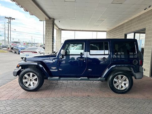 Used 2013 Jeep Wrangler Unlimited Sahara w/ Max Tow Pkg AWD/4WD image 7