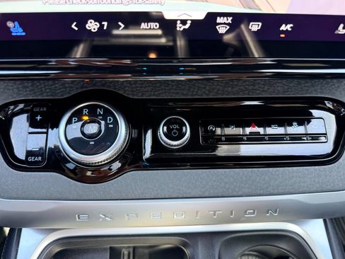 Used 2025 Ford Expedition Tremor AWD/4WD image 19