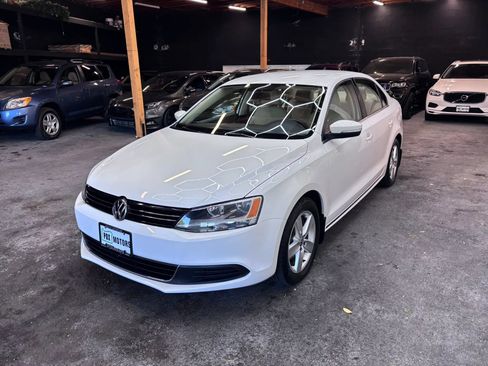 Used 2014 Volkswagen Jetta TDI FWD image 3