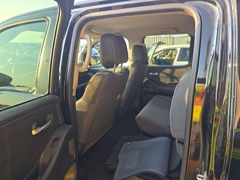 Certified 2025 Nissan Frontier SV RWD image 12