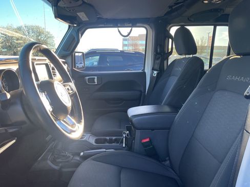 Used 2020 Jeep Wrangler Unlimited Sahara image 5