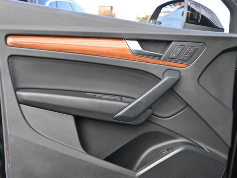 Used 2023 Audi Q5 2.0T Premium w/ Convenience Package image 16