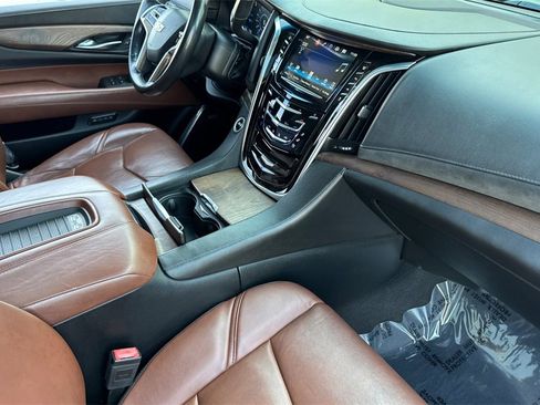Used 2016 Cadillac Escalade Premium image 14