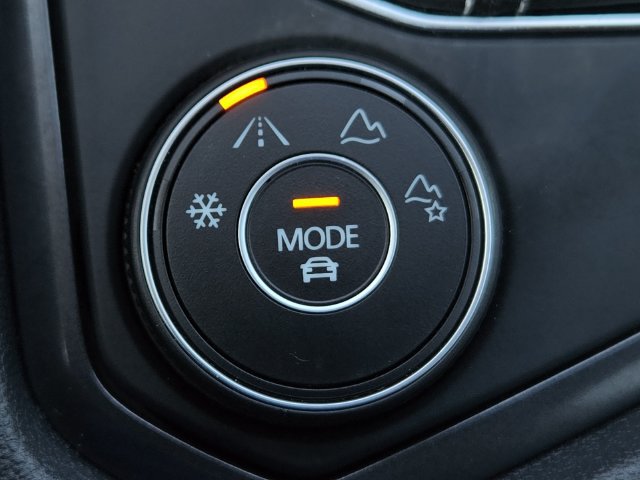 Used 2022 Volkswagen Tiguan SE AWD/4WD image 22
