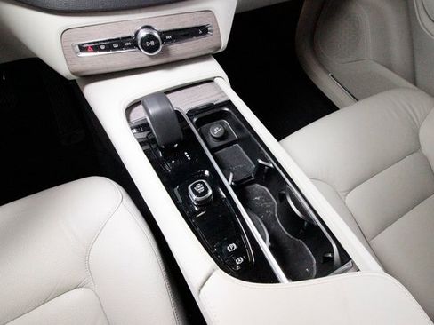 Used 2024 Volvo XC90 B6 Plus w/ Protection Package Premier image 10