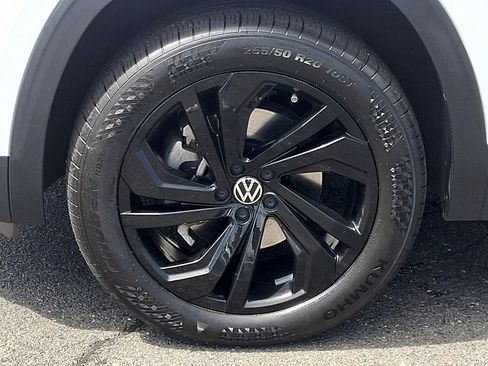 Certified 2022 Volkswagen Atlas SE w/ Panoramic Sunroof Package AWD/4WD image 8