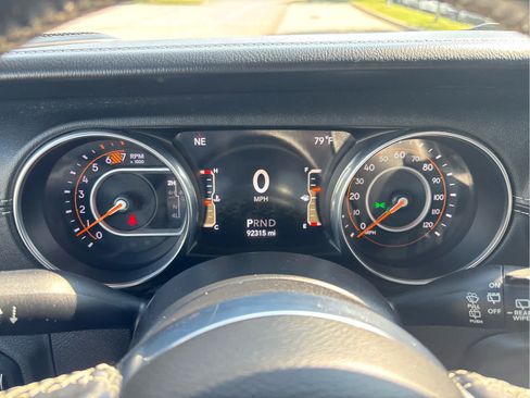 Used 2018 Jeep Wrangler Unlimited Sahara w/ Dual Top Group AWD/4WD image 23