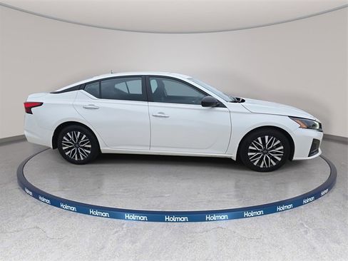 Used 2024 Nissan Altima 2.5 SV image 5