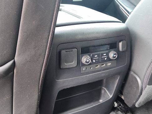 Used 2018 GMC Yukon XL SLT w/ Premium Edition image 35