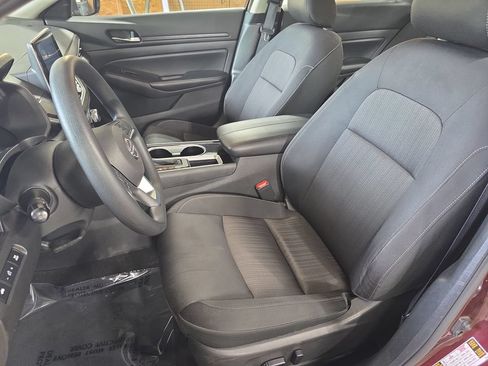 Used 2024 Nissan Altima 2.5 SV FWD image 15