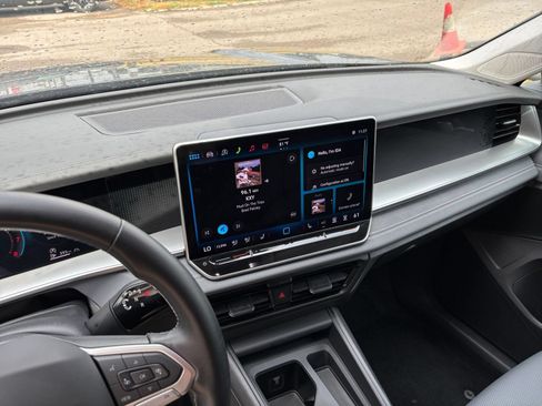 Used 2026 Volkswagen Tiguan SE AWD/4WD image 16