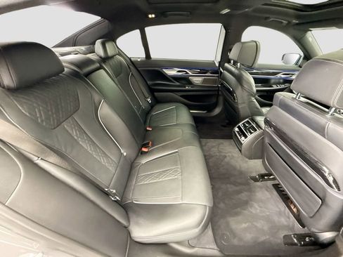 Used 2022 BMW 740i w/ M Sport Package RWD image 21