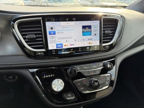 New 2026 Chrysler Pacifica Select image 15