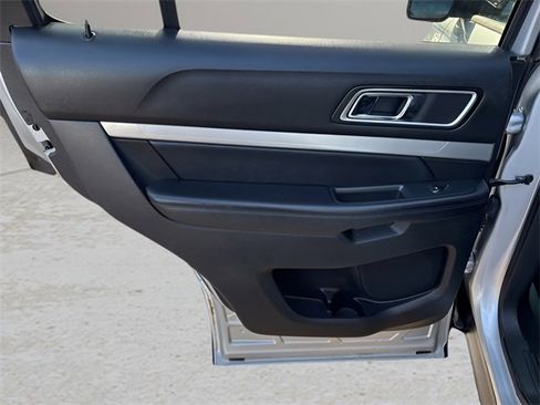 Used 2016 Ford Explorer XLT w/ Equipment Group 202A image 18