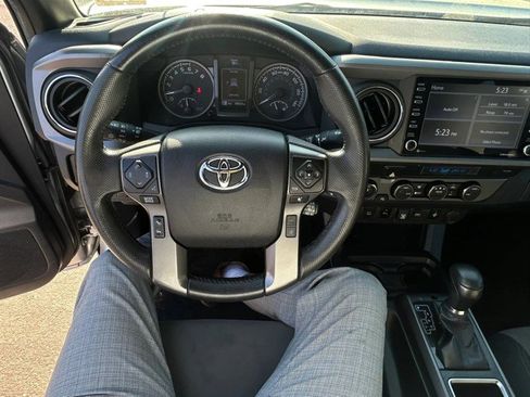 Used 2022 Toyota Tacoma TRD Sport w/ Technology Package image 7