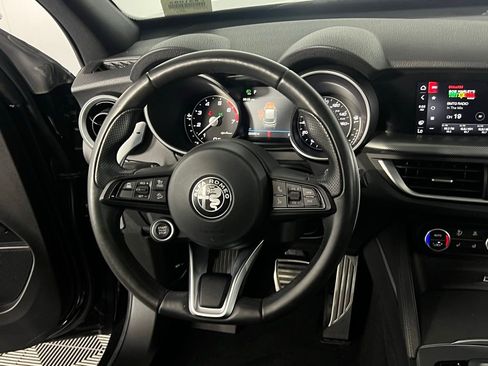 Used 2023 Alfa Romeo Stelvio Veloce image 16