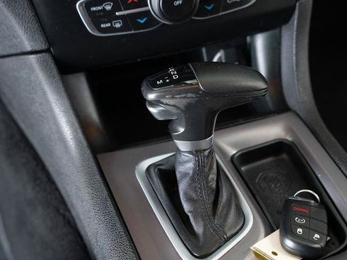 Used 2022 Dodge Charger SXT RWD image 19