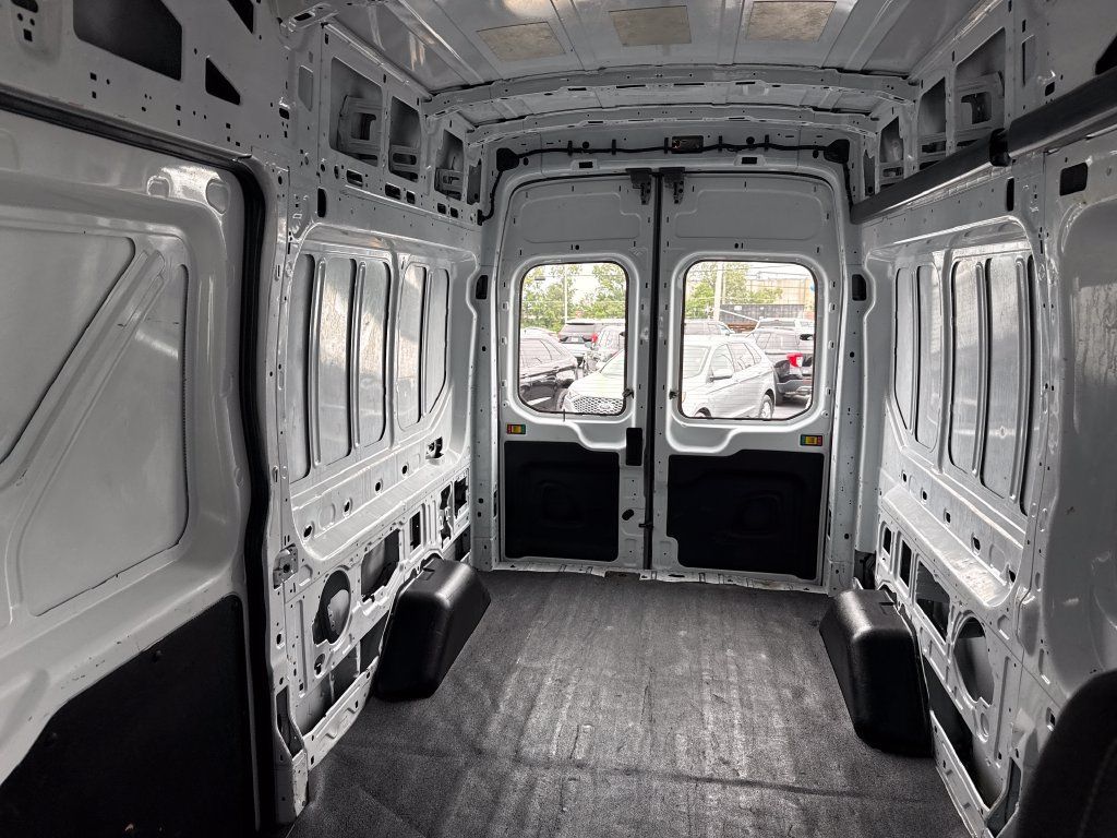 Used 2023 Ford Transit 250 148 High Roof RWD image 16