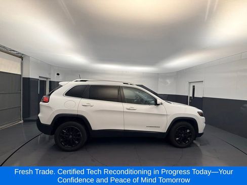 Used 2021 Jeep Cherokee Latitude Plus w/ Sun & Sound Group FWD image 5