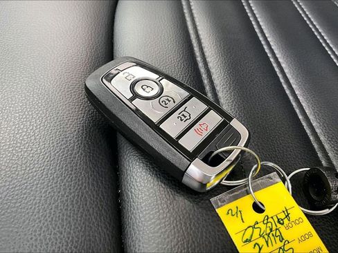 Certified 2024 Ford Edge SEL w/ Convenience Package AWD/4WD image 11