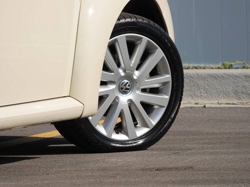 Used 2008 Volkswagen Beetle SE FWD image 55