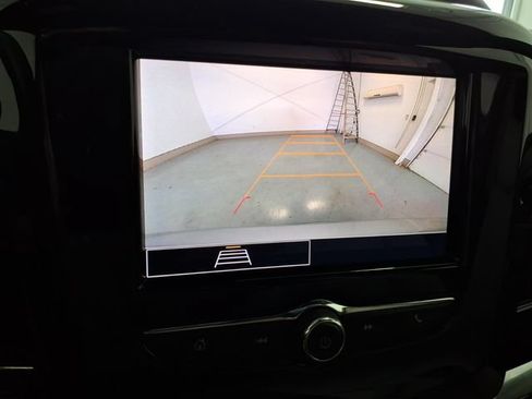 Used 2022 Chevrolet Traverse LS FWD image 19