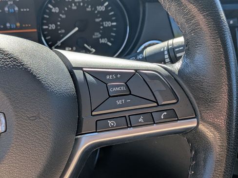 Used 2018 Nissan Rogue SV AWD/4WD image 18