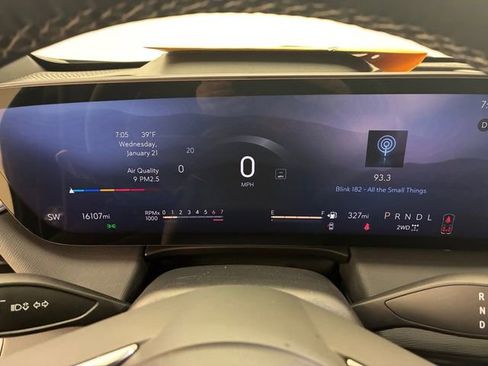 Certified 2025 Buick Enclave Sport Touring image 25