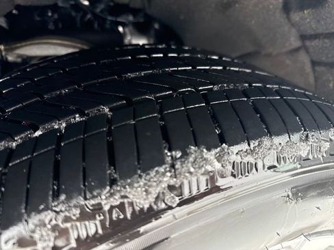 Used 2024 GMC Yukon XL Denali w/ Advanced Technology Package image 28