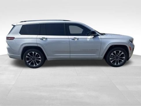 Used 2023 Jeep Grand Cherokee L Overland w/ Luxury Tech Group IV AWD/4WD image 9