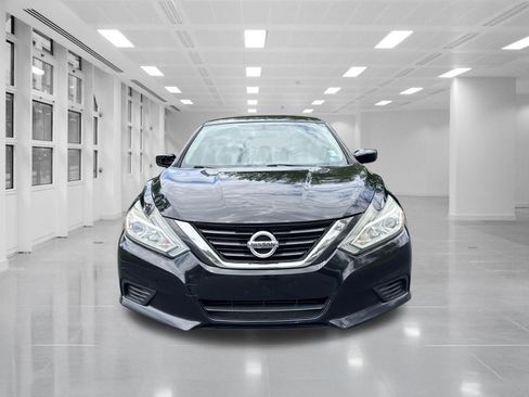 Used 2016 Nissan Altima 2.5 S w/ Power Driver Seat Package FWD image 2