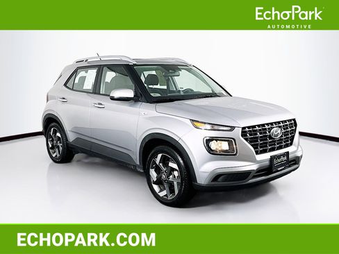 Used 2025 Hyundai Venue SEL image 1