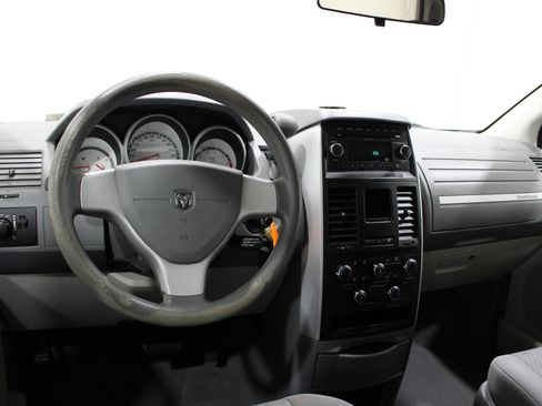 Used 2010 Dodge Grand Caravan SE FWD image 2