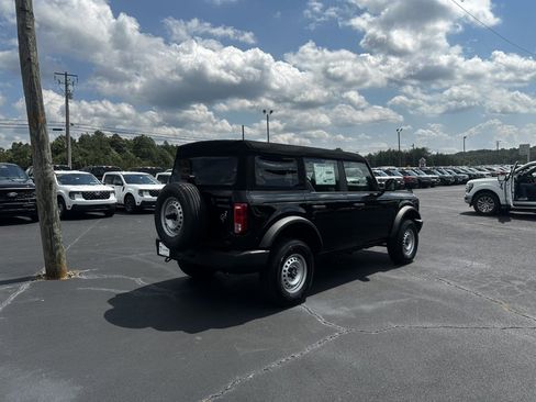 New 2025 Ford Bronco Base image 5