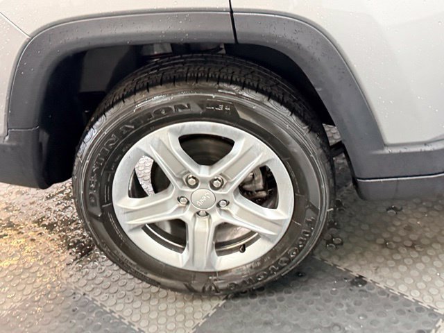Used 2023 Jeep Compass Latitude w/ Convenience Group AWD/4WD image 14