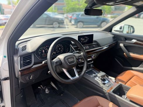 Used 2020 Audi Q5 e Premium Plus w/ Premium Plus Package AWD/4WD image 12
