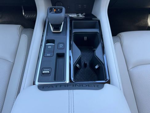 New 2026 Nissan Pathfinder SL image 11